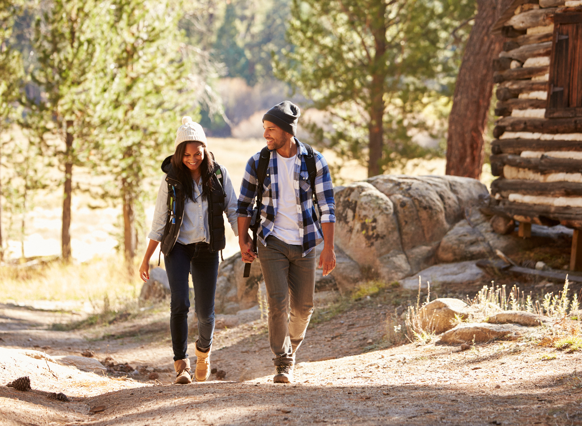 inn-to-inn hiking couple outdoors