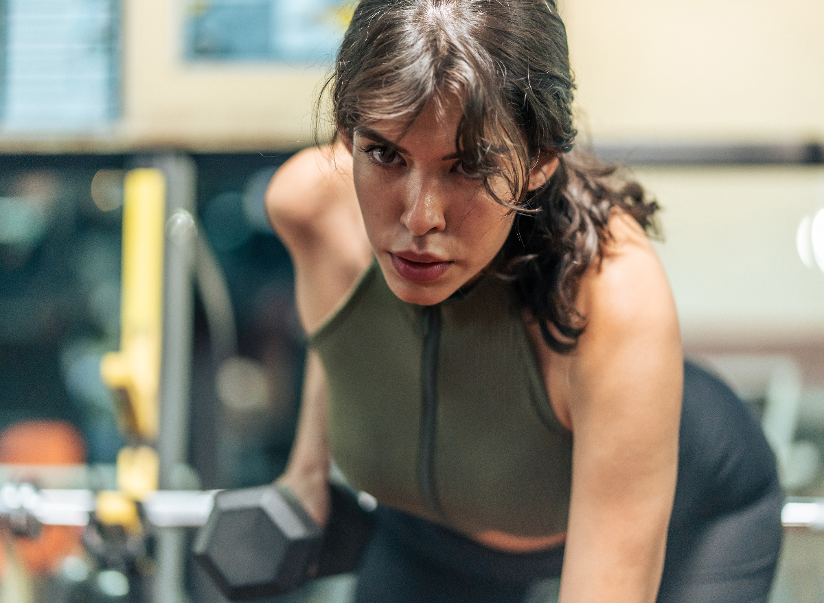 intense workout woman demonstrating best breathing techniques for working out