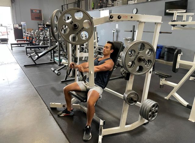 machine chest press