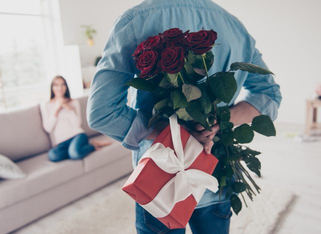 man giving his girlfriend gifts, love bombing signs you're dating a narcissist