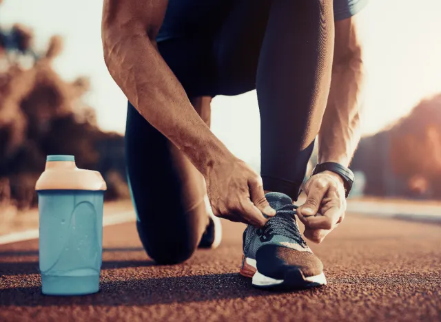 man tying running sneakers