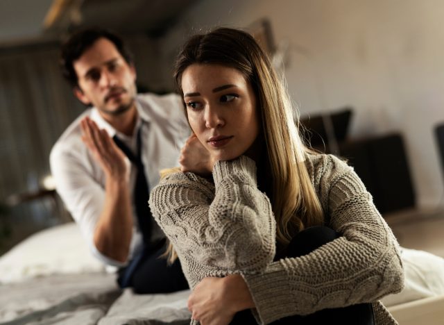 manipulative, toxic relationship, signs you're dating a narcissist