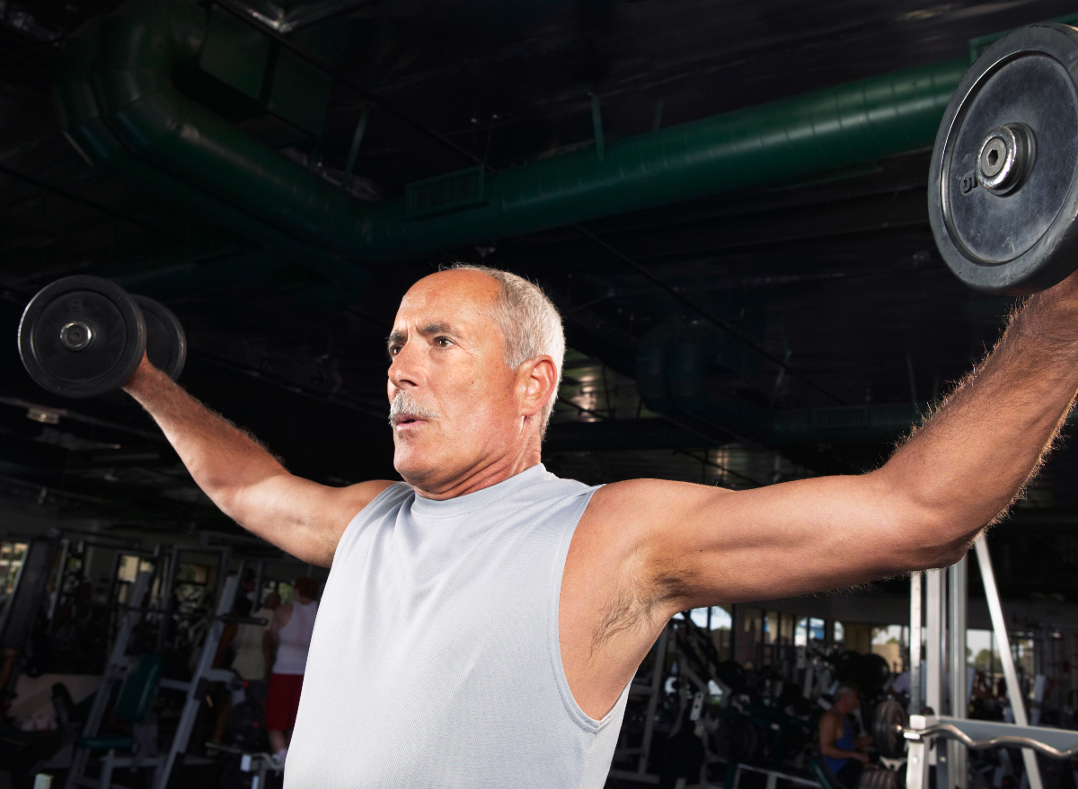 mature man heavy weight lifting, demonstrating unhealthy workout habits that increase your risk of death