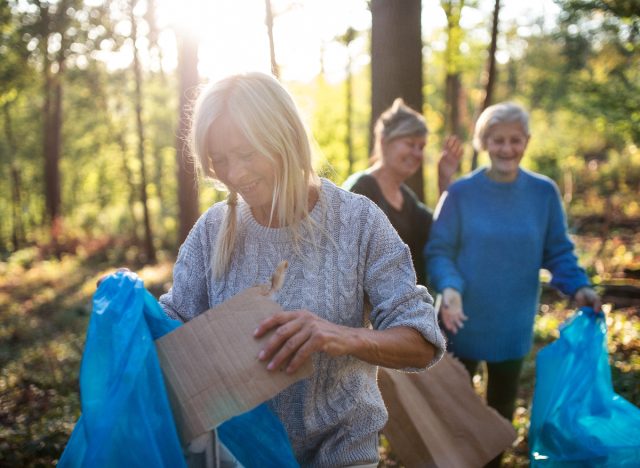 mature women plogging, demonstrating the plogging habits that slow aging