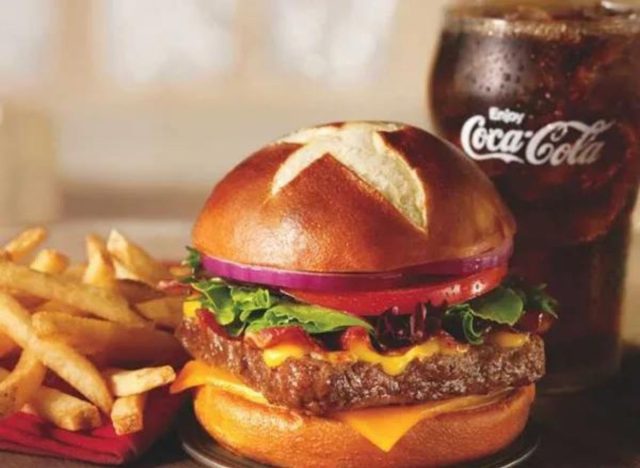 6 Fast-Food That Use Refrigerated Burgers