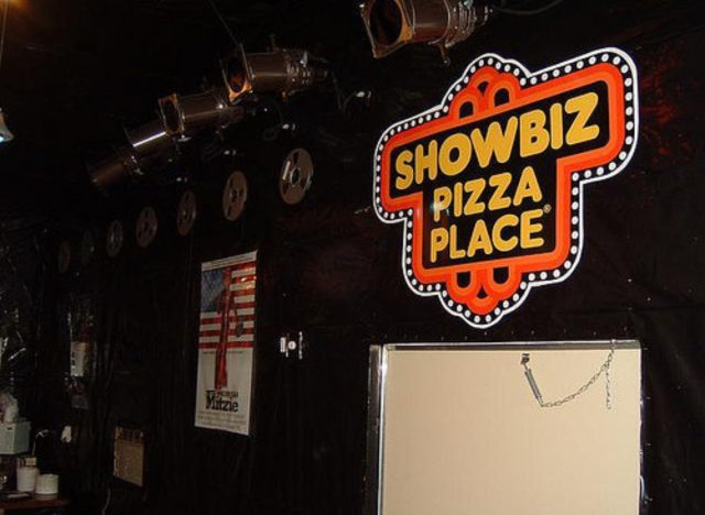 showbiz pizza place sign
