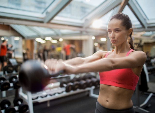 woman performing kettlebell swings, demonstrating best breathing techniques for working out