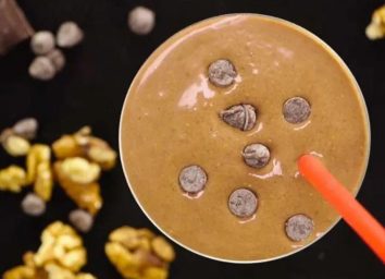 Dark chocolate banana nut smoothie