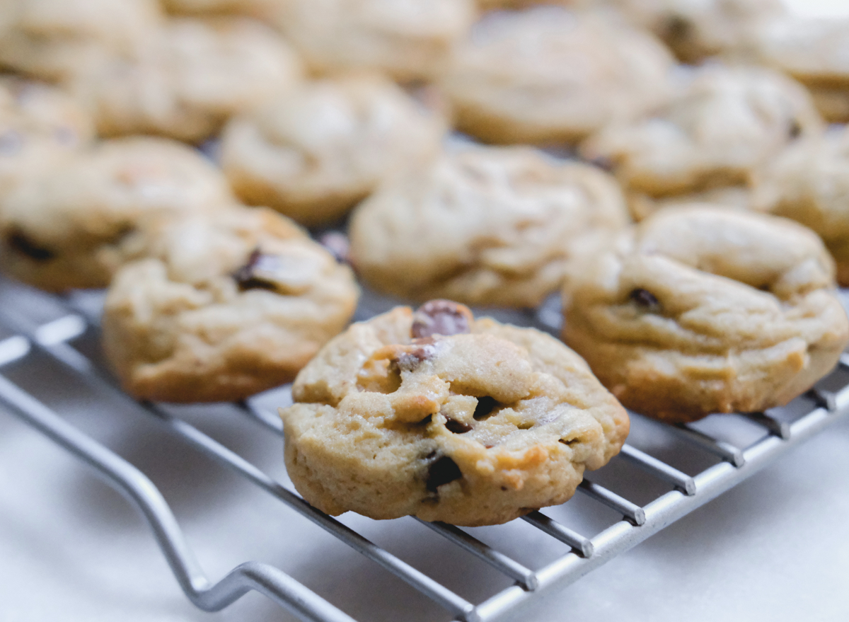 Will Parchment Paper, Foil, or NonStick Spray Bake the Best Cookies? I