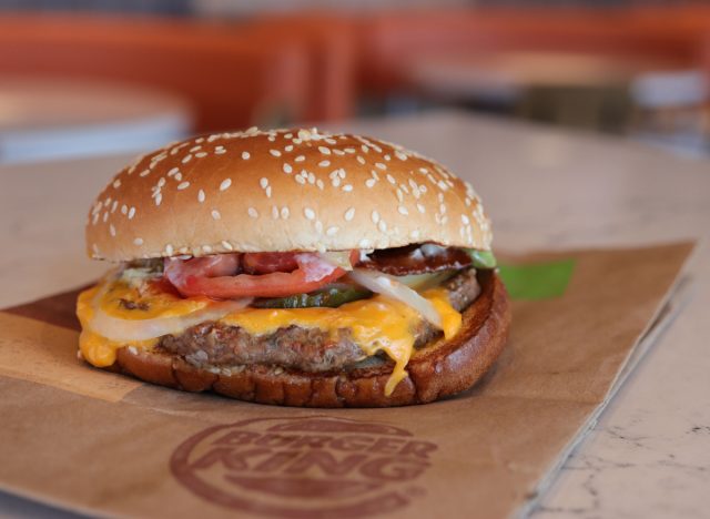 6 Fast-Food That Use Refrigerated Burgers