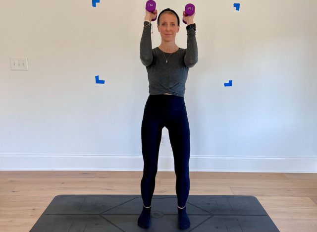 chest press using dumbbells