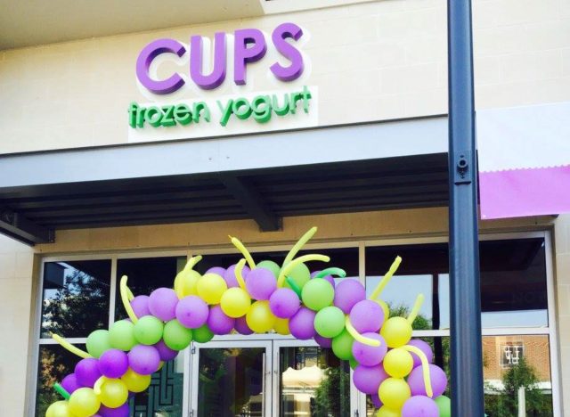 cups frozen yogurt exterior