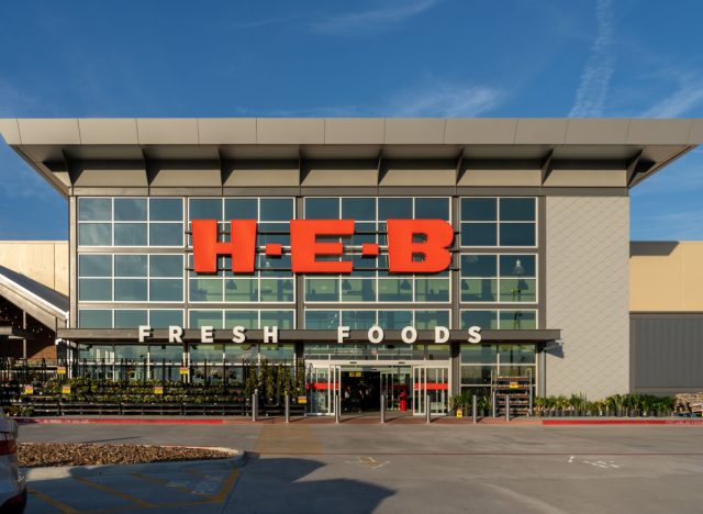 h-e-b exterior