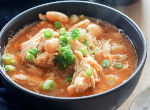 healthy buffalo chicken chili with white beans