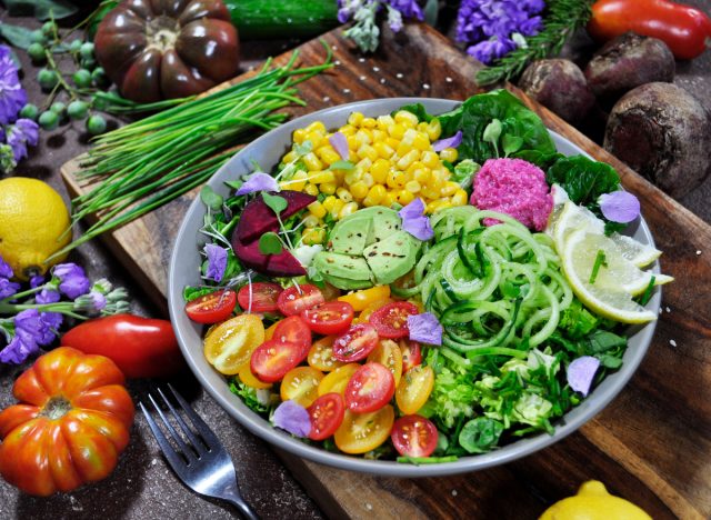concept of how to lose 10 pounds through a plant-based diet, healthy salad