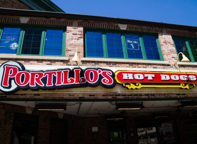 portillo's hot dogs chicago location