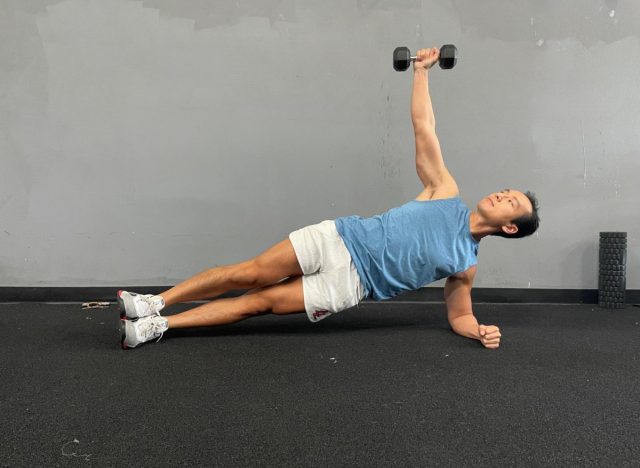 Side plank dumbbell press to get rid of the middle age spread