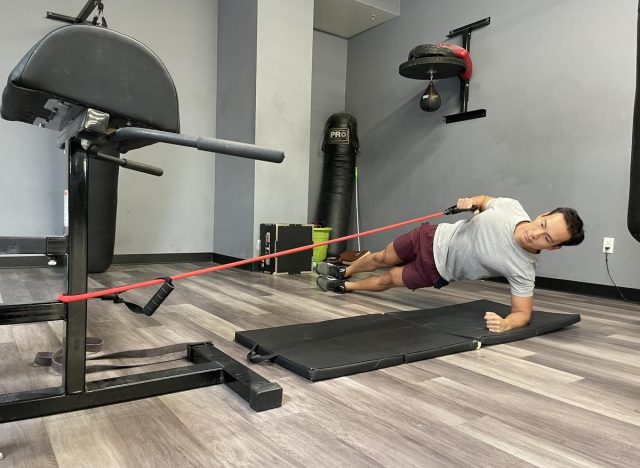 side plank rows with resistance band