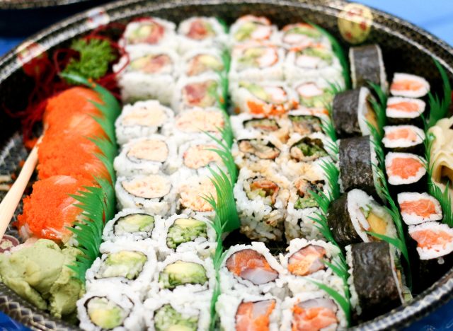 plateau de fête de sushi