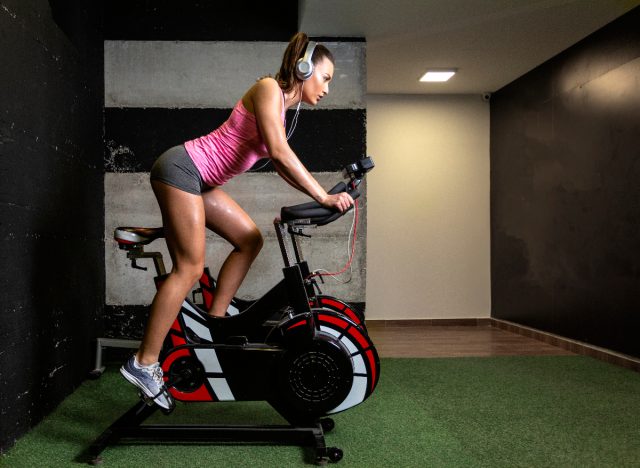sprints on an ergometer to lose stubborn body fat