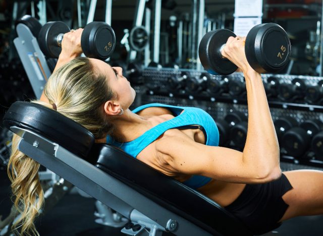 incline dumbbell bench press exercise to lose arm fat