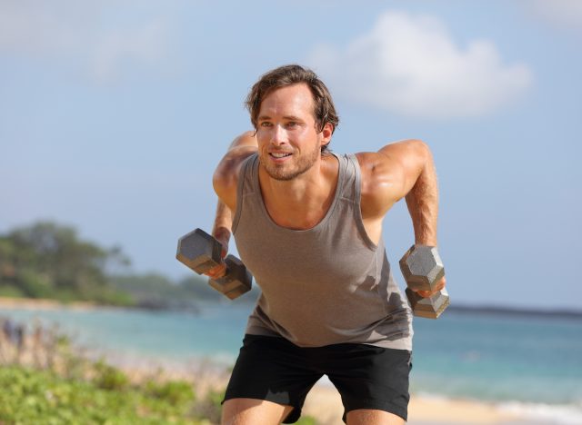 man bent-over row exercise demonstrating how to get rid of balloon belly