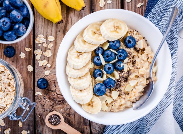 A healthy bowl of oatmeal for breakfast to lose weight and gain muscle