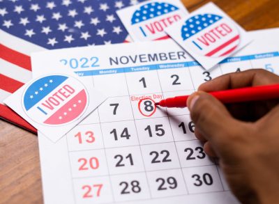 person circling election day on the calendar