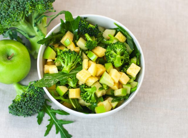 Salad with broccoli and green apples