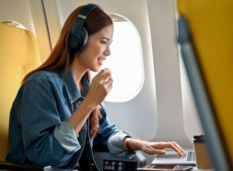 7 Best Airplane Snacks, Says Dietitians 