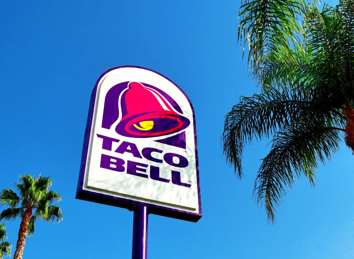 taco bell sign