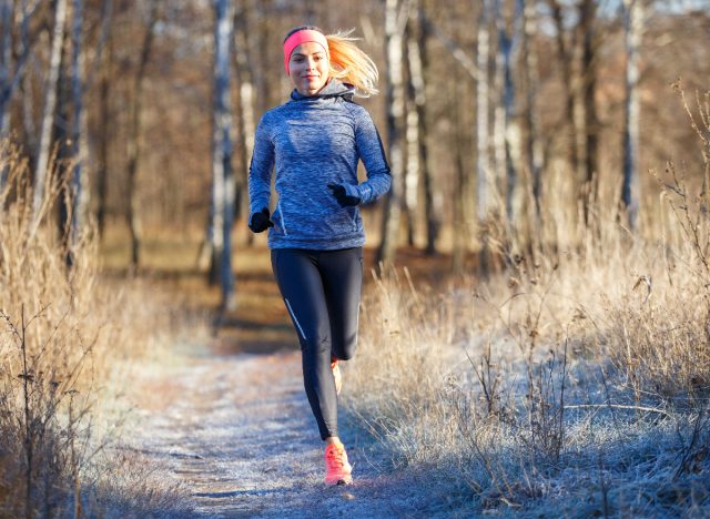 woman running outdoors in the winter to double the belly fat burn