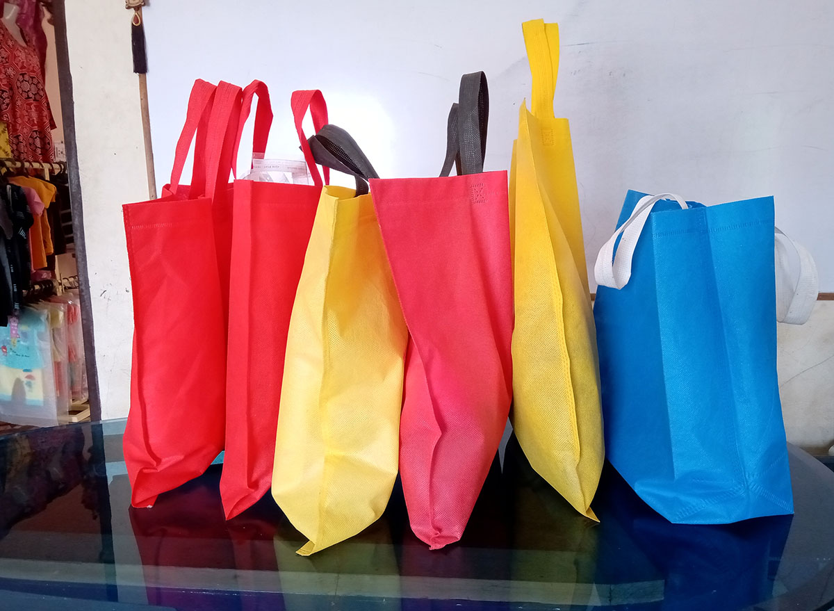 Polypropylene Nonwoven grocery bags.