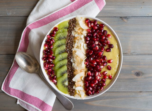 pom wonderful arils smoothie bowl