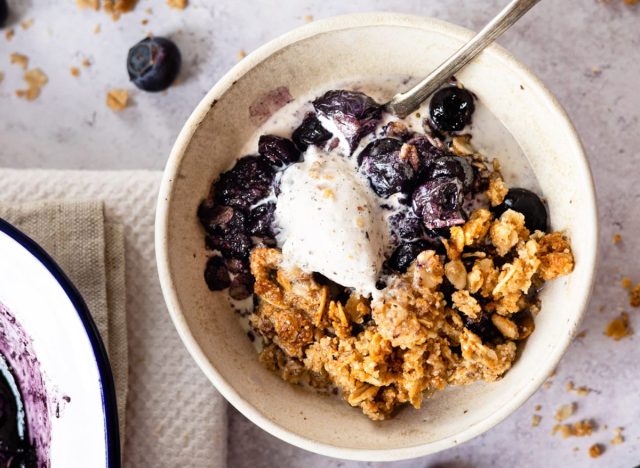 blueberry crumble