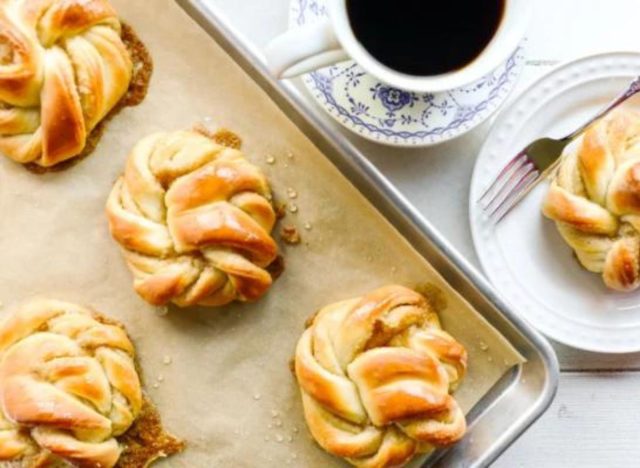 cardamom buns