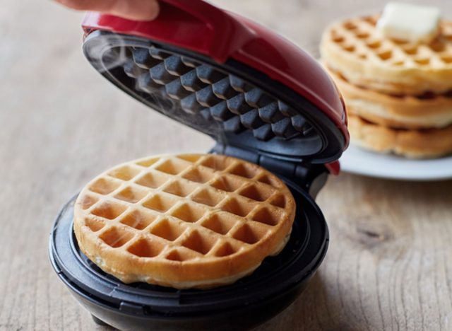 dash mini waffle maker