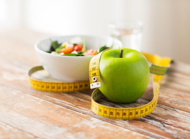 apple measurement diet concept