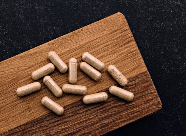 lion's mane supplement capsules