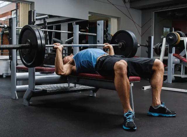 man doing flat barbell bench press exercise part of best chest workouts