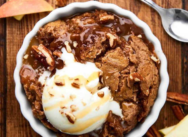 slow cooker caramel apple dump cake