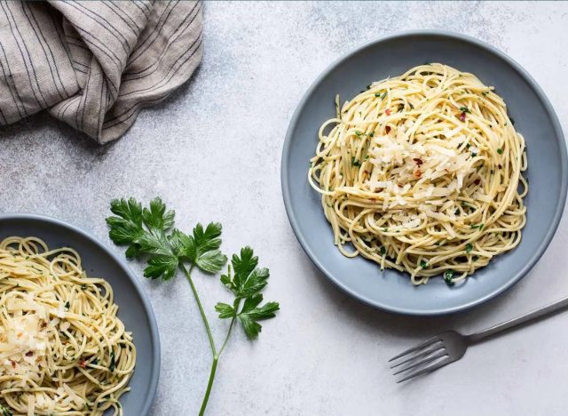 spaghetti with garlic, anchovies, and parsley