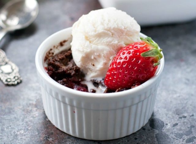 strawberry chocolate dump cake