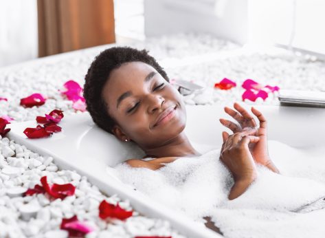 5 Things Taking a Hot Bath Does to Your Body