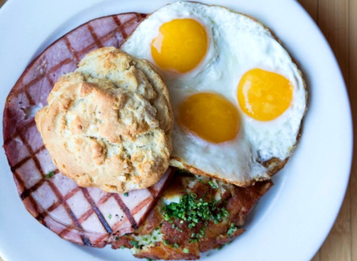 6 Breakfast Chains Where Chefs Actually Eat