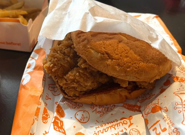 Popeyes spicy chicken sandwich