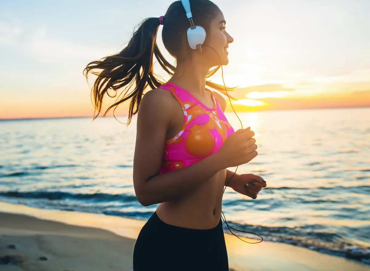 fitness woman jogging at the beach, demonstrates benefits of jogging 10 minutes a day