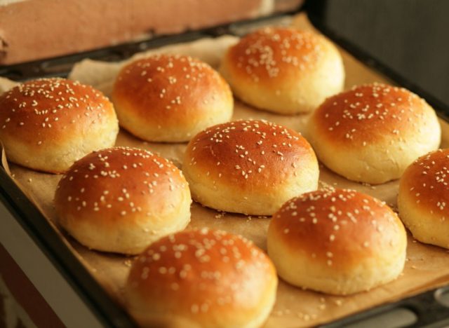 fresh burger buns