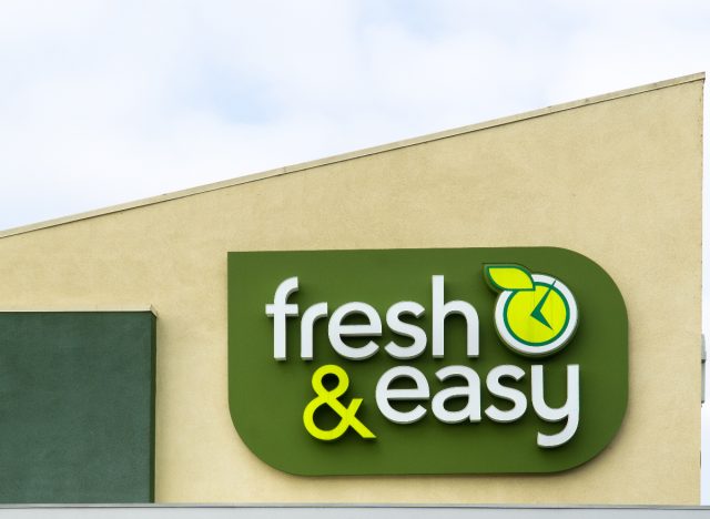 fresh & easy sign