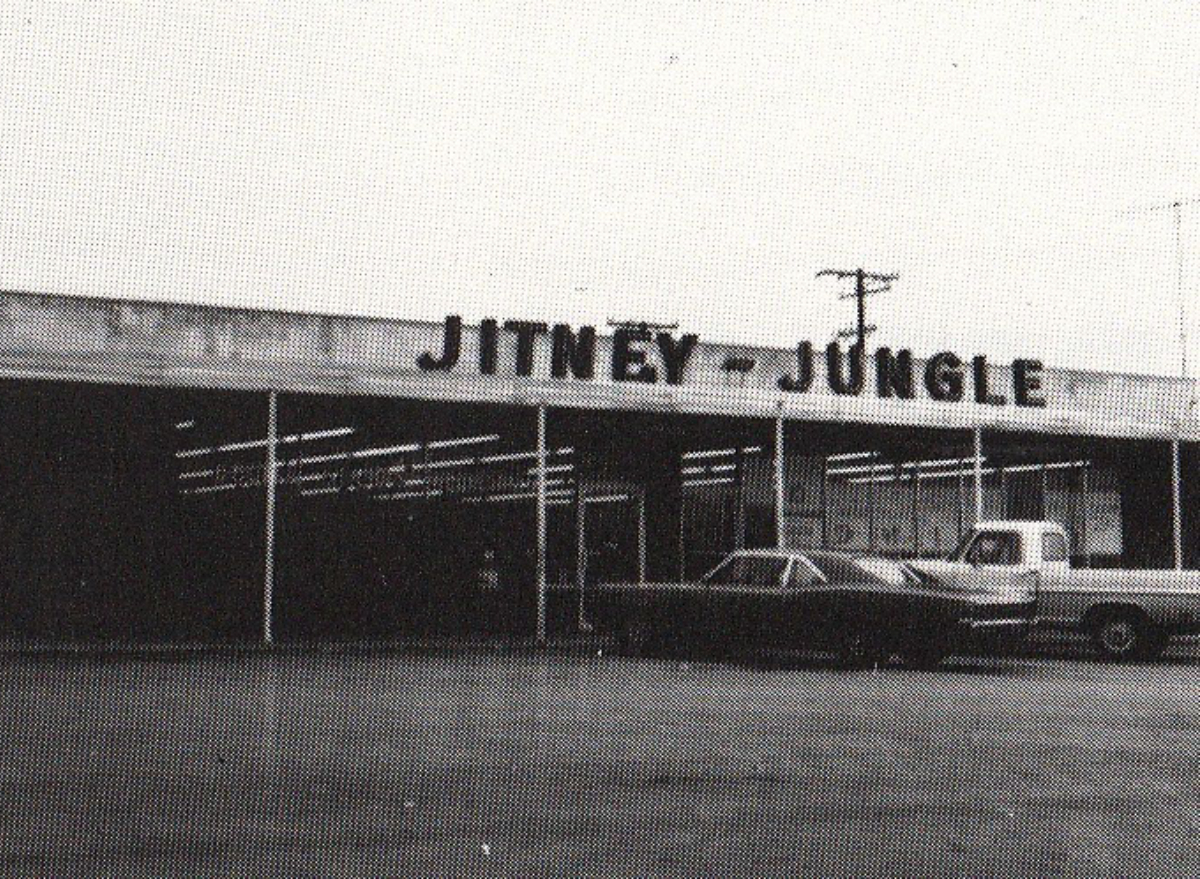 8 Major Grocery Chains That Went Out of Business